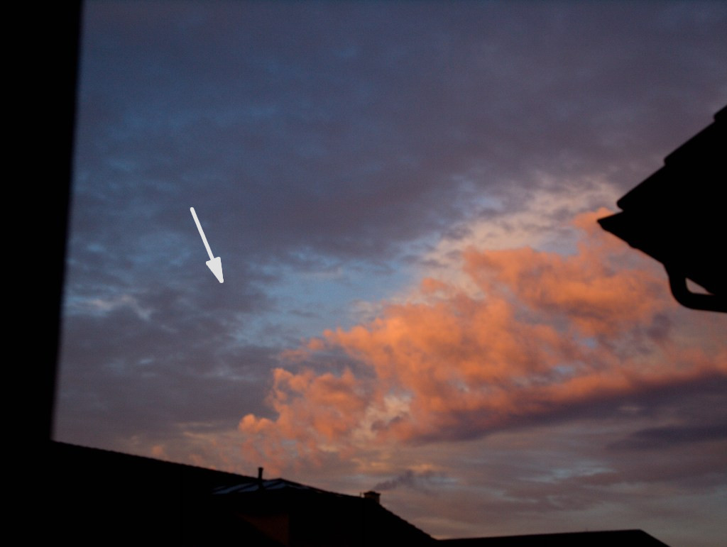 Mond hinter Wolken, markiert