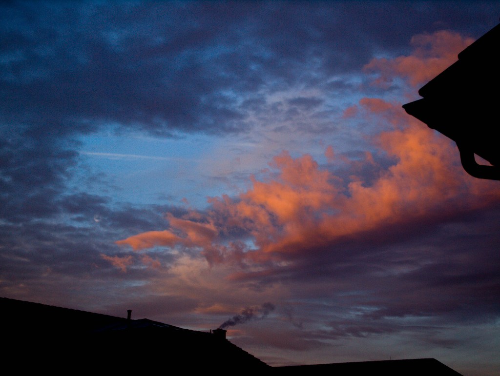 Mond hinter Wolken 2, etwas später ist der Mond nun wirklich hinter den Wolken erkennbar